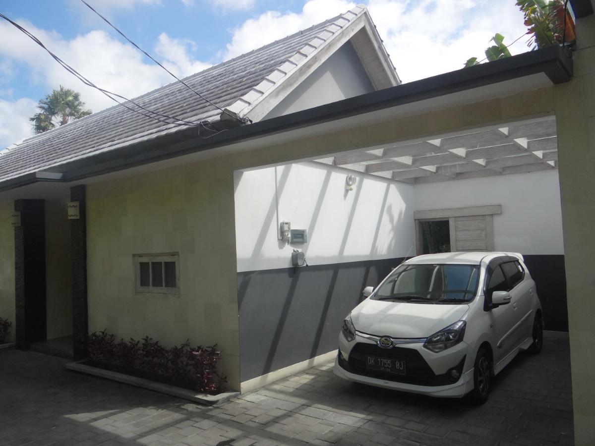 Villa Nuri Merah 1 เกอโรโบกัน ภายนอก รูปภาพ
