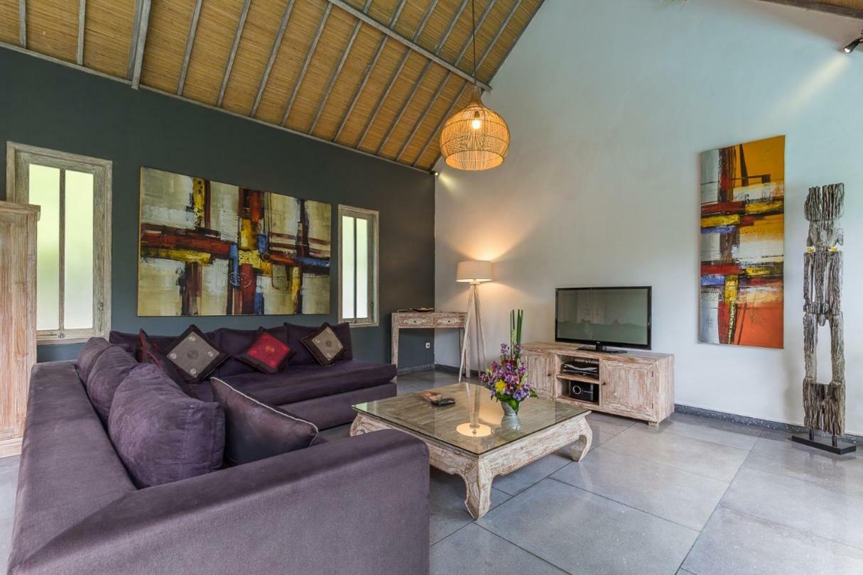 Villa Nuri Merah 1 เกอโรโบกัน ภายนอก รูปภาพ