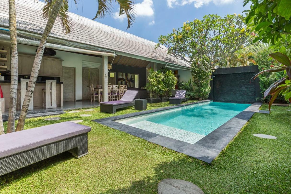 Villa Nuri Merah 1 เกอโรโบกัน ภายนอก รูปภาพ