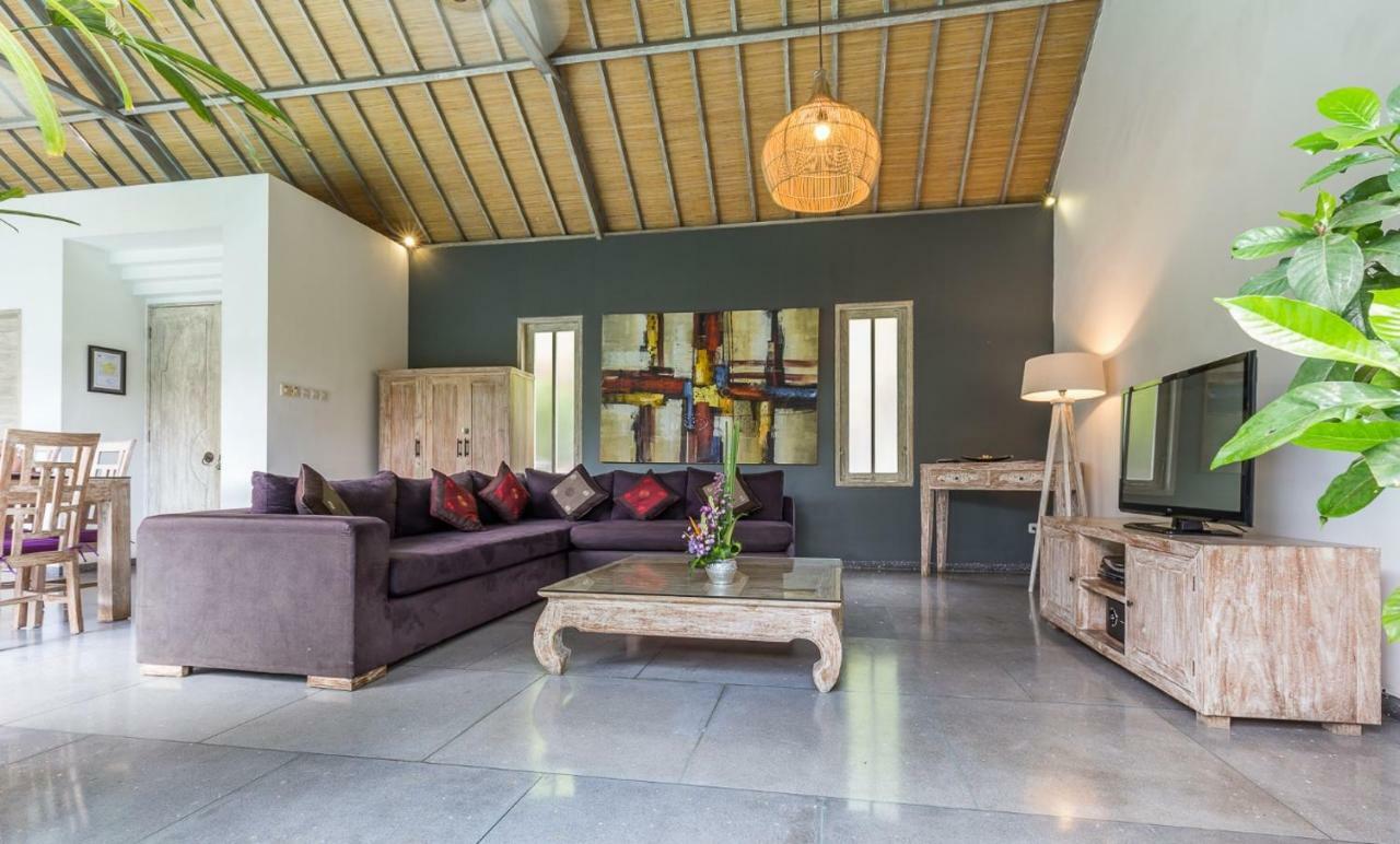 Villa Nuri Merah 1 เกอโรโบกัน ภายนอก รูปภาพ